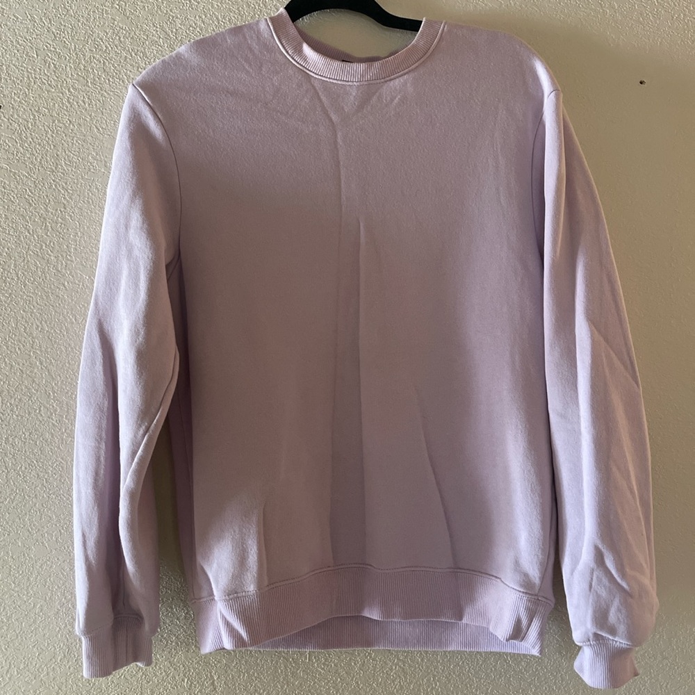 Sweater size M lavender color like new